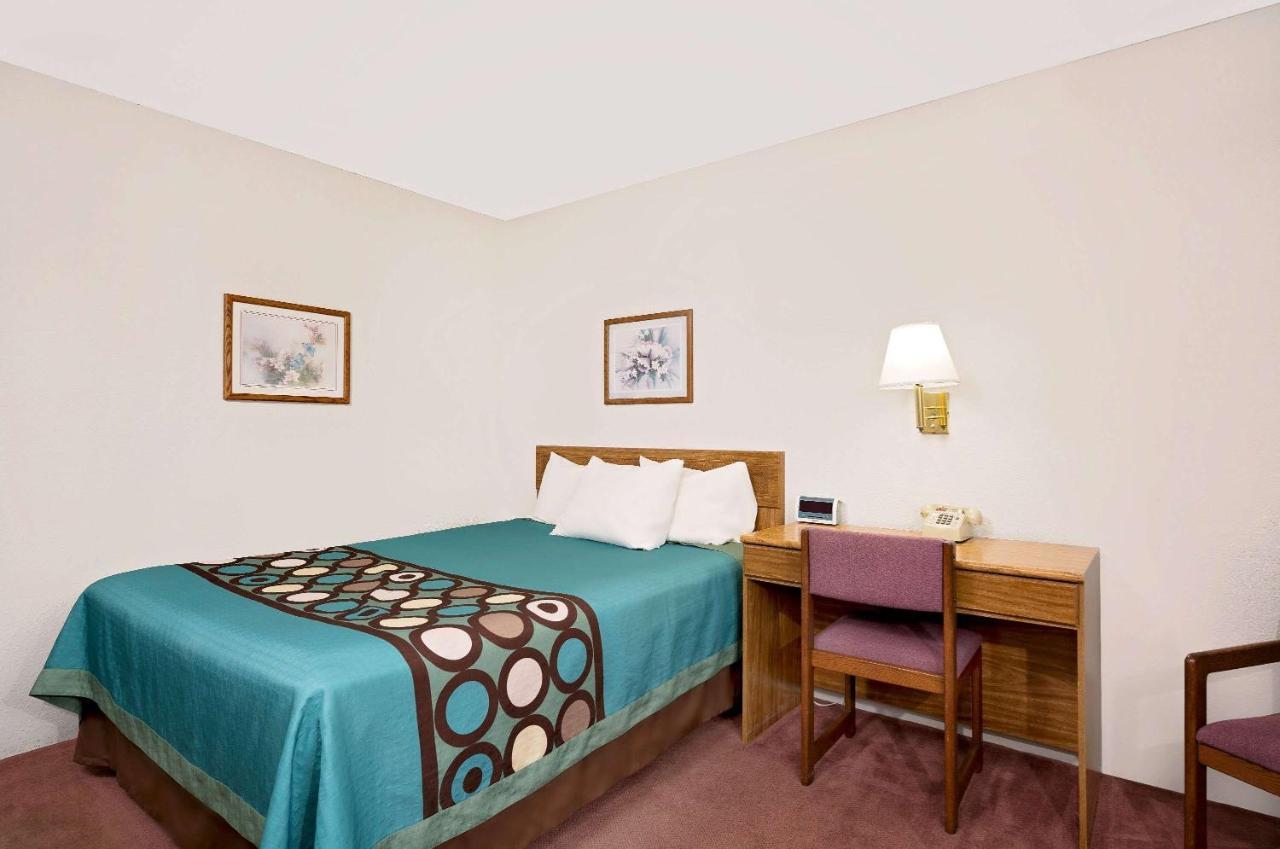 Super 8 By Wyndham Long Prairie Motel Kültér fotó